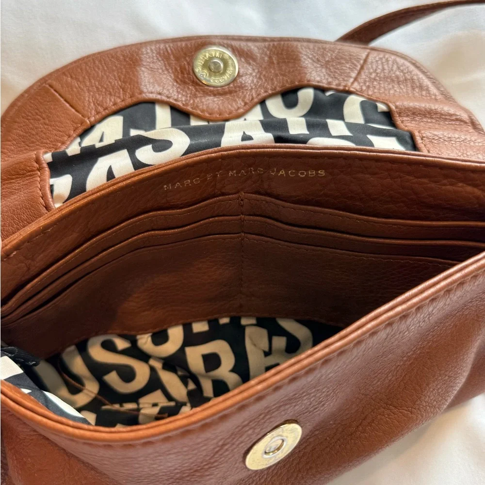Marc by Marc Jacobs Karlie Brown Leather Crossbody Purse Bag - Picture 8 of 10